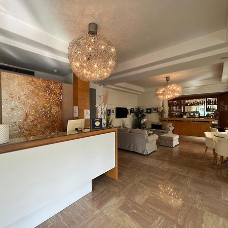 Hotel Mon Pays Riccione Bagian luar foto