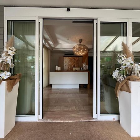 Hotel Mon Pays Riccione Bagian luar foto
