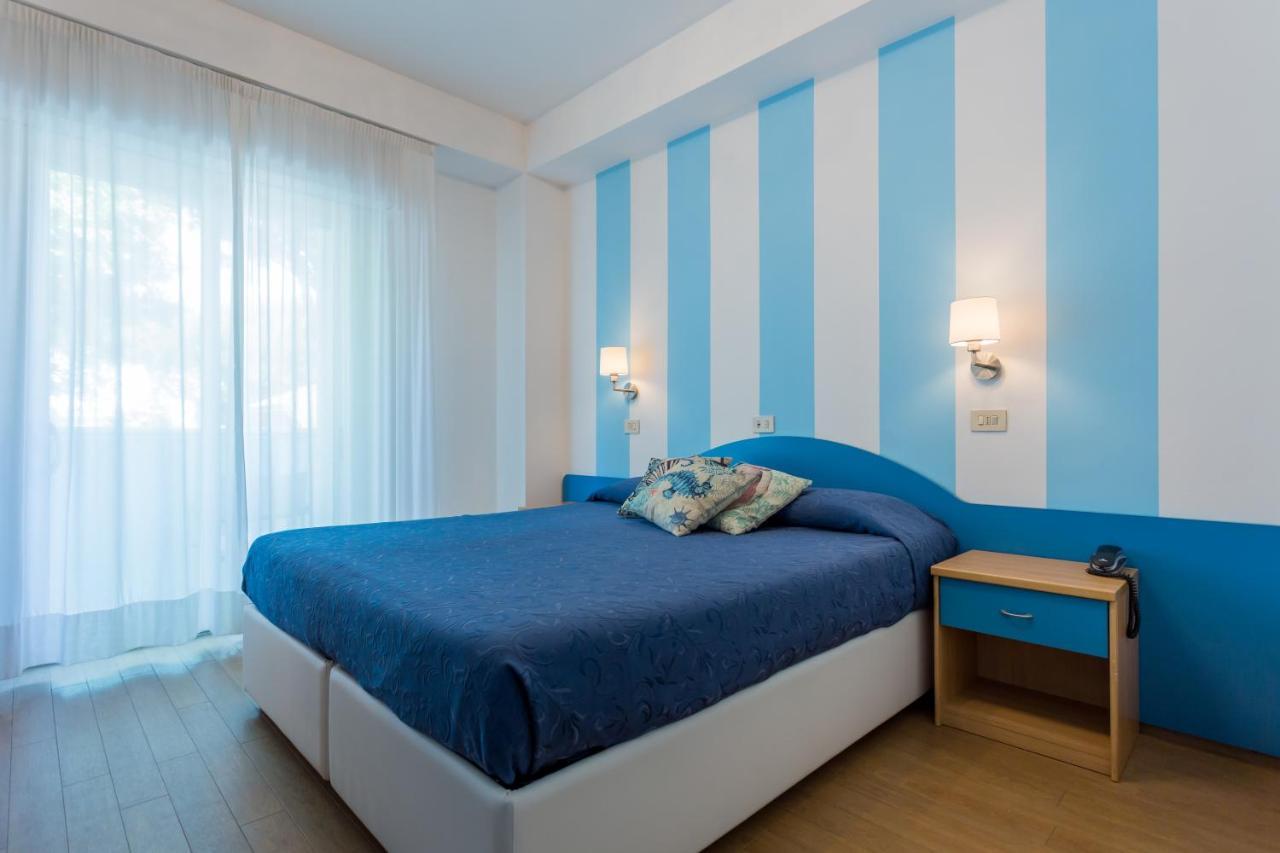Hotel Mon Pays Riccione Bagian luar foto