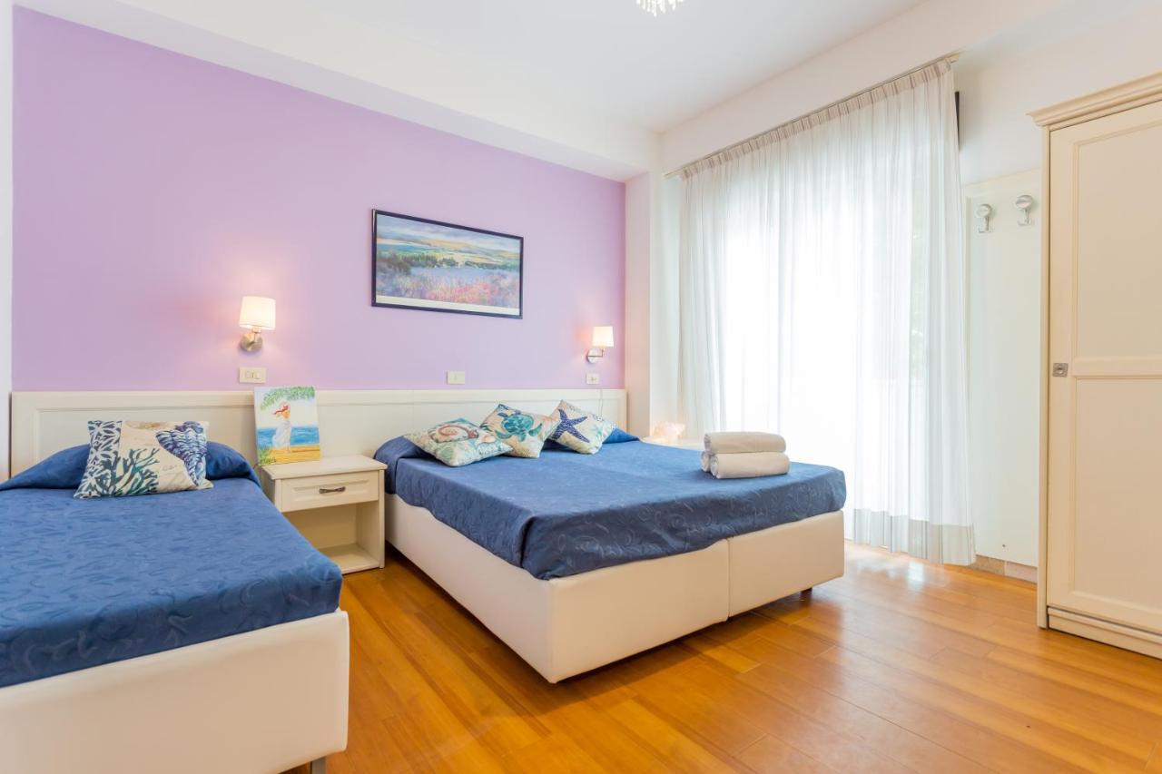 Hotel Mon Pays Riccione Bagian luar foto