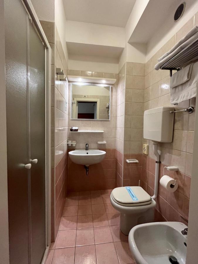 Hotel Mon Pays Riccione Bagian luar foto
