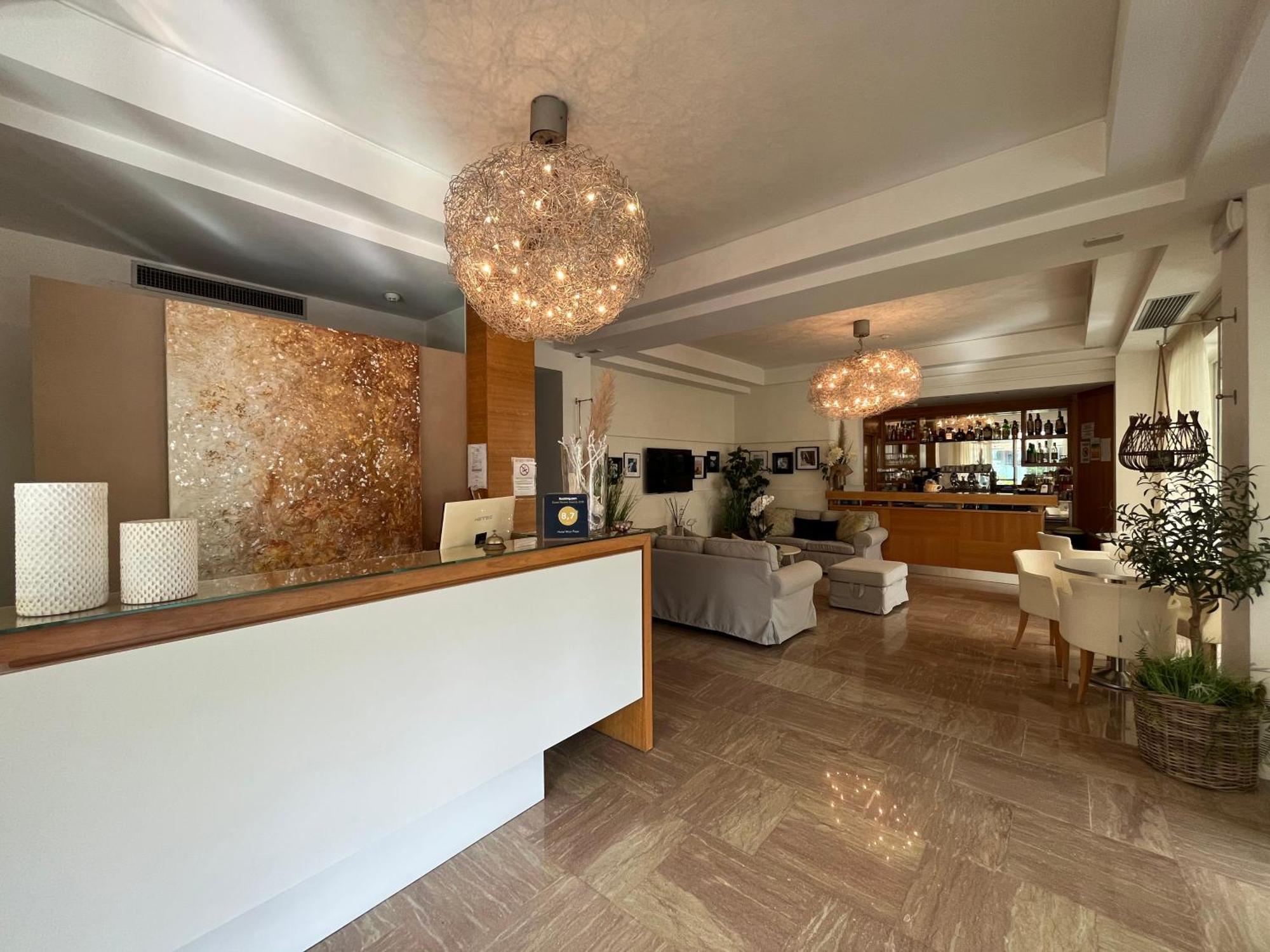 Hotel Mon Pays Riccione Bagian luar foto