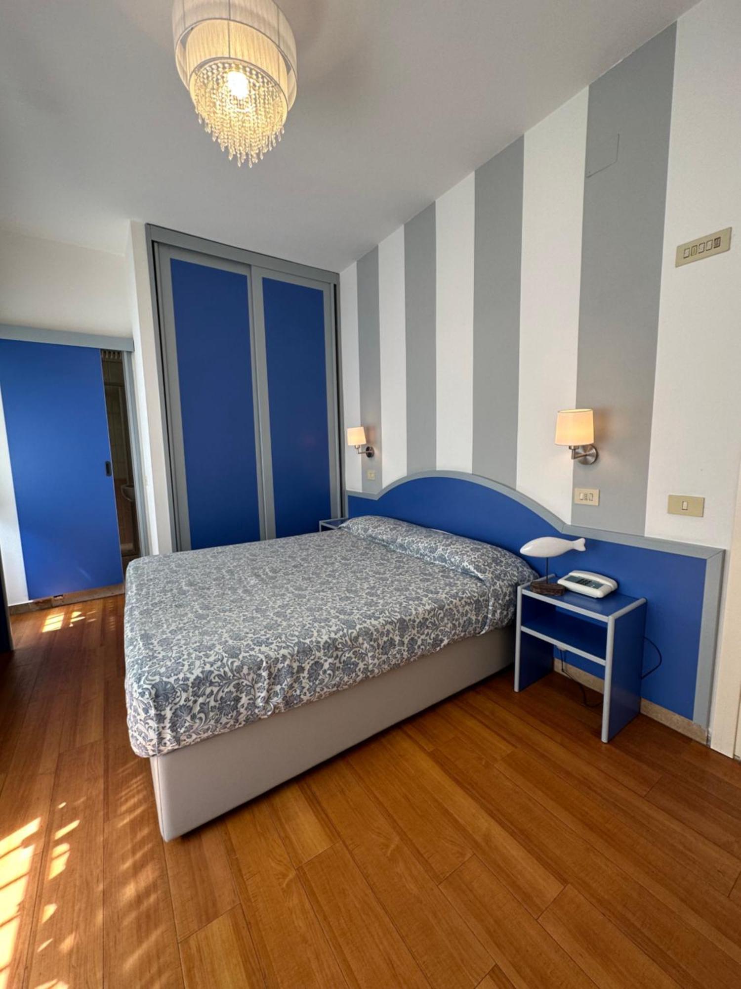 Hotel Mon Pays Riccione Bagian luar foto