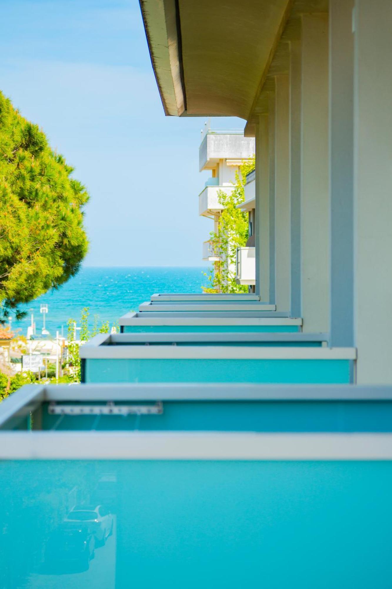 Hotel Mon Pays Riccione Bagian luar foto