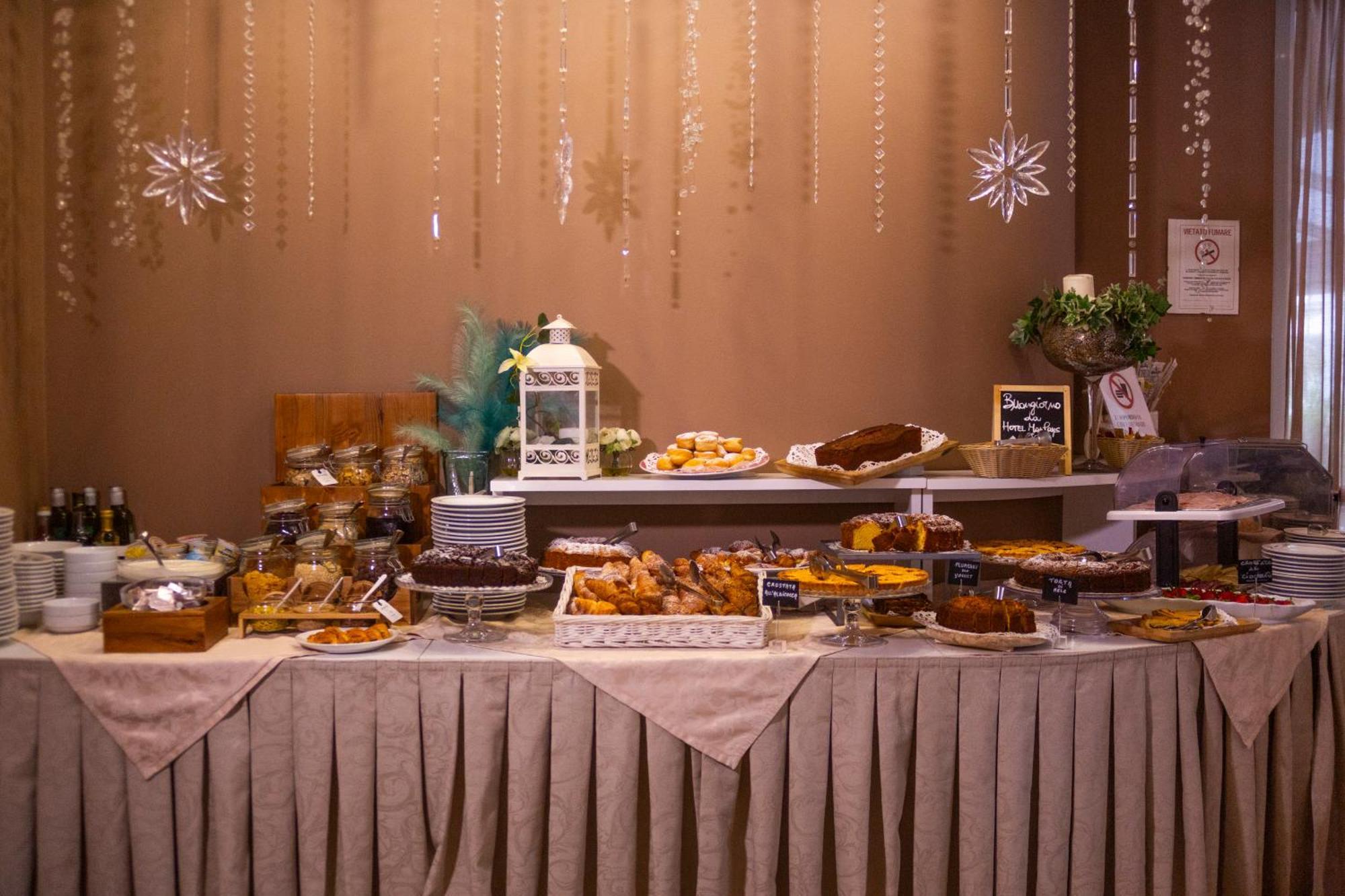 Hotel Mon Pays Riccione Bagian luar foto