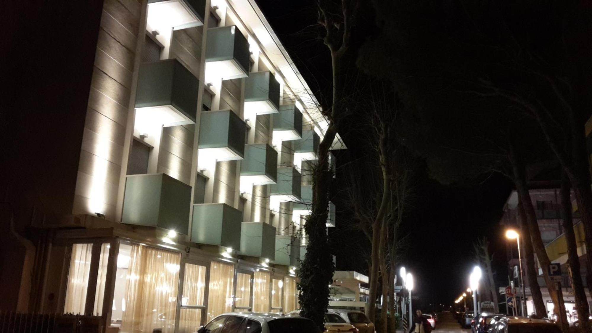 Hotel Mon Pays Riccione Bagian luar foto