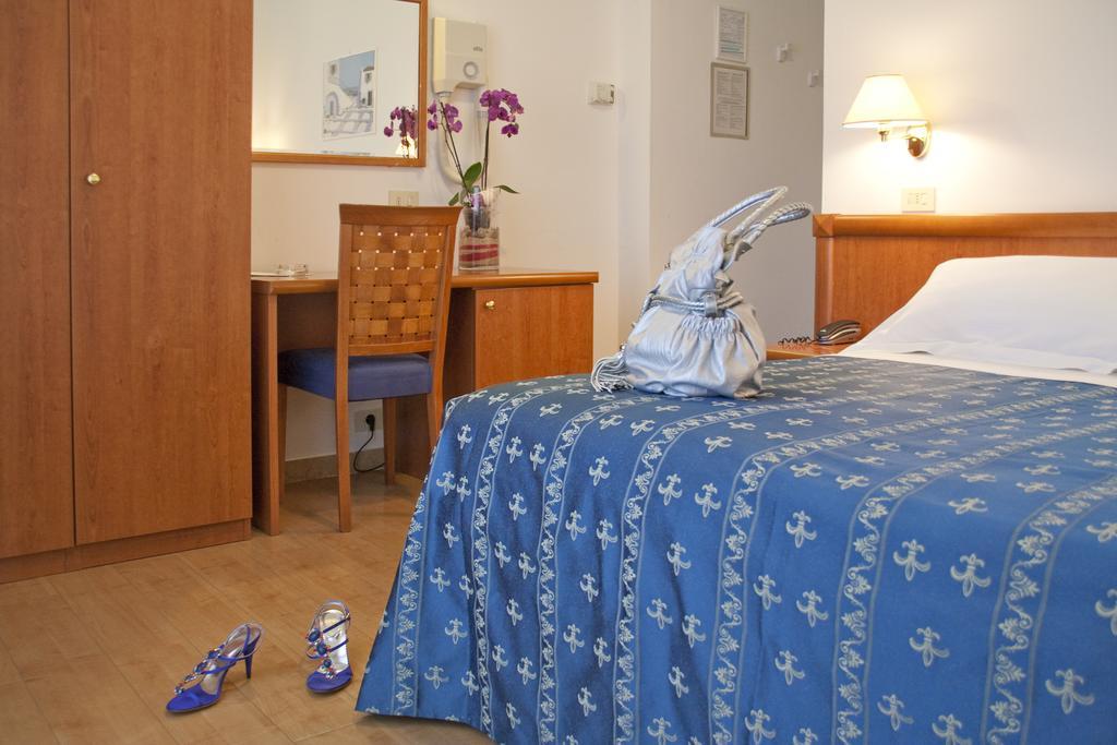 Hotel Mon Pays Riccione Ruang foto