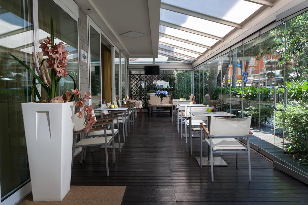 Hotel Mon Pays Riccione Bagian luar foto