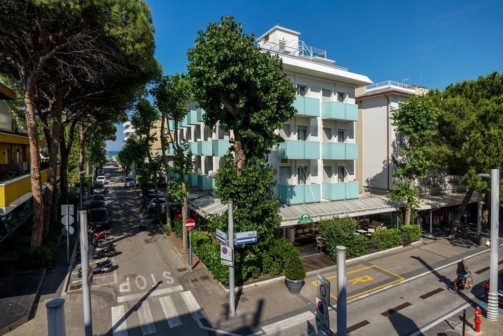 Hotel Mon Pays Riccione Bagian luar foto