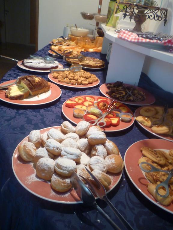 Hotel Mon Pays Riccione Bagian luar foto