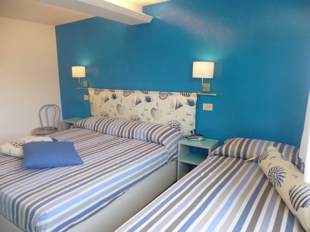 Hotel Mon Pays Riccione Bagian luar foto